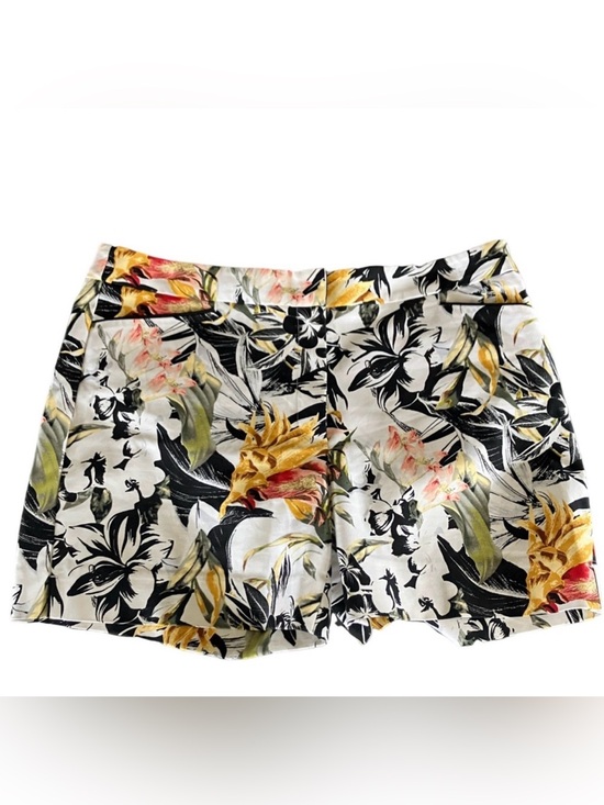 White House Black Market Pants - Jungle Floral Print White House Black Market 5” Coastal Stretch Shorts Size 8